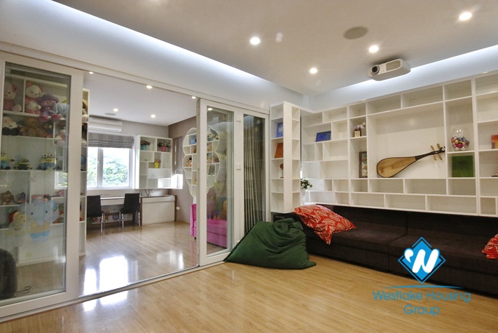 Fully furnished pool villa to rent in Vinhomes Riverside Hanoi